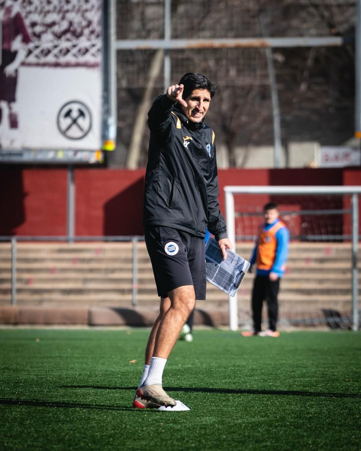 David Karanka dirige una sesión de entrenamiento del Inter Barcelona