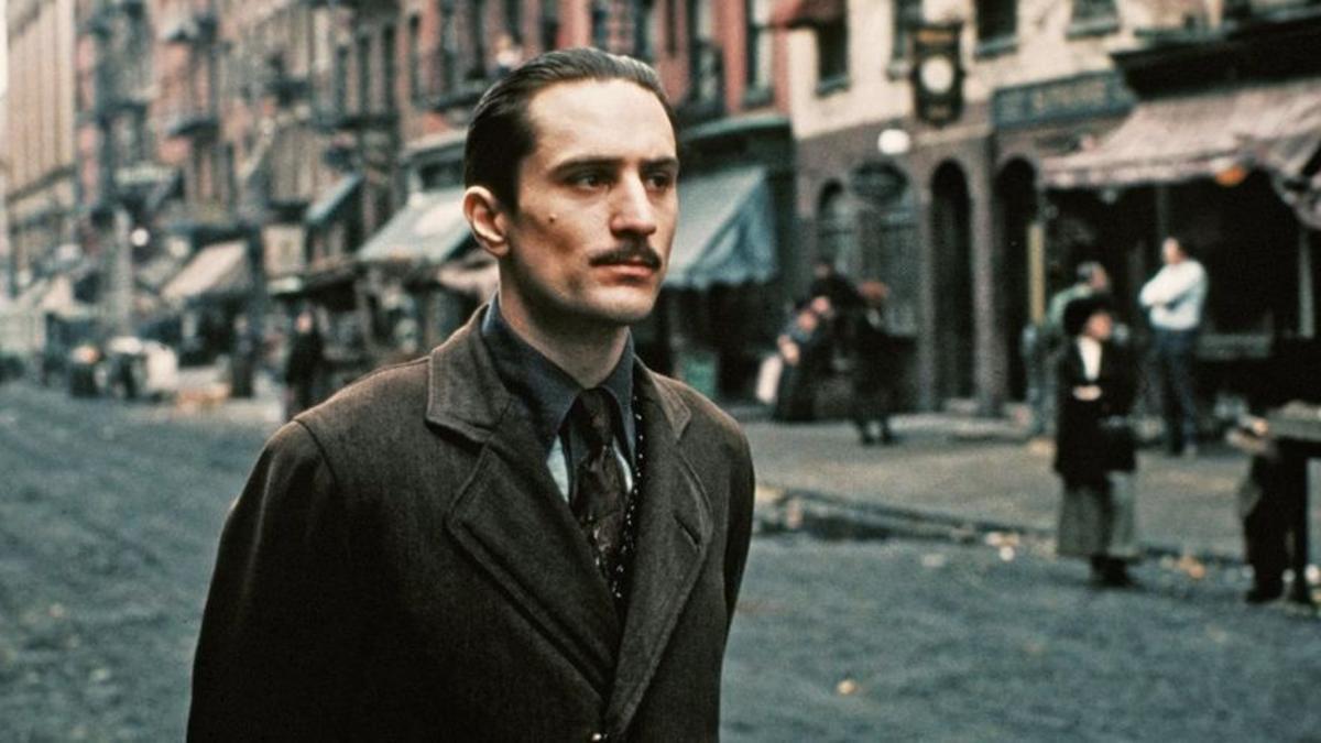 Robert de Niro como Vito Corleone en 'El Padrino II'.