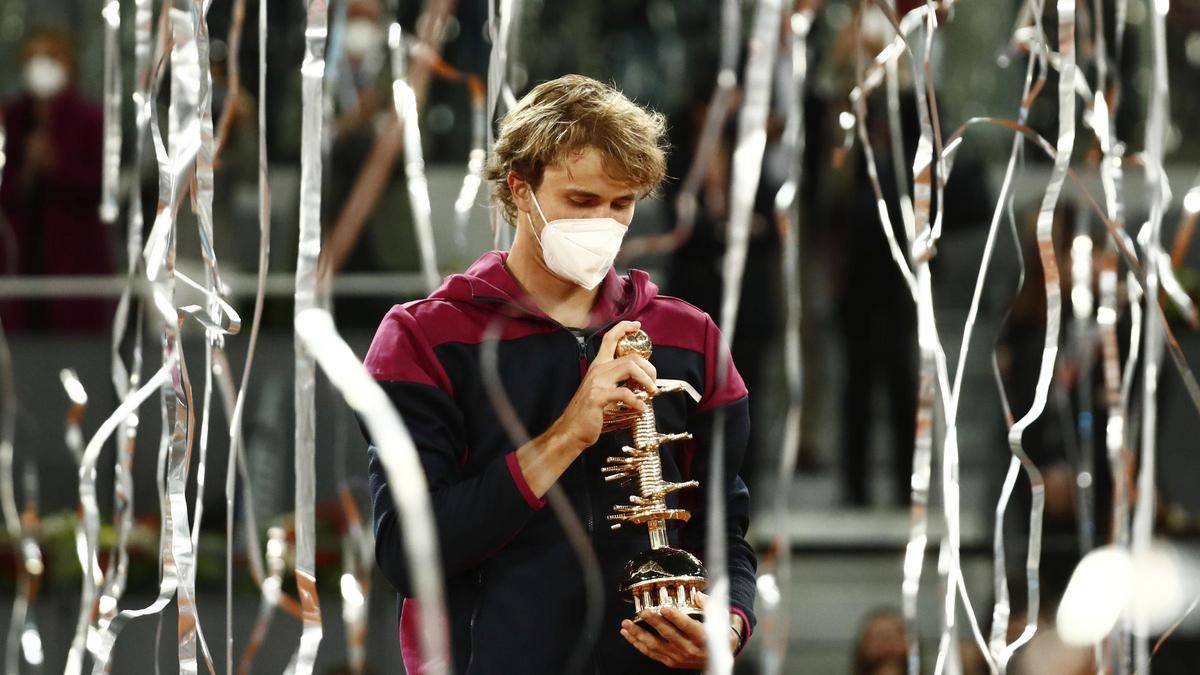 Alexander Zverev celebrates the title in Madrid. Alexander Zverev celebrates the title in Madrid.