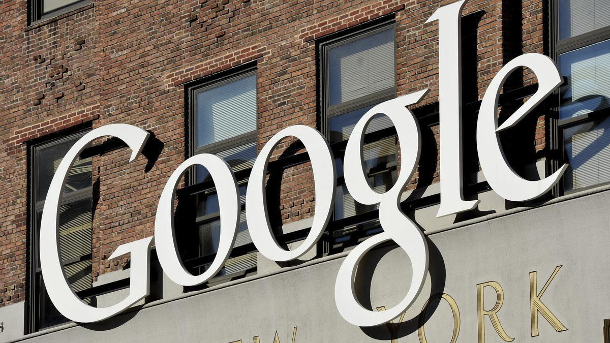 Vista del logotipo de Google, en la sede de su empresa en Nueva York.