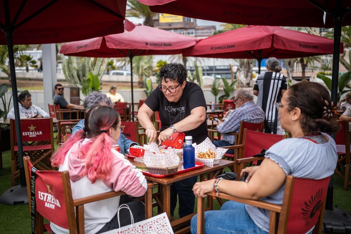 Colas en el estreno en Tenerife de GoXo, la food truck de Dabiz Muñoz