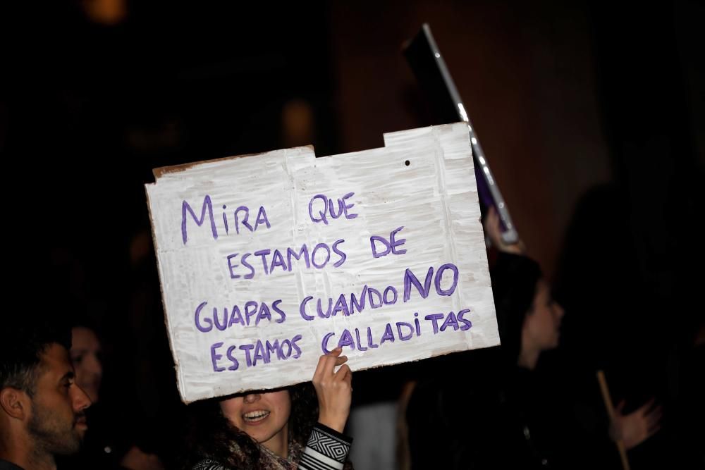 Miles de mujeres se manifiestan en Palma por el 8M