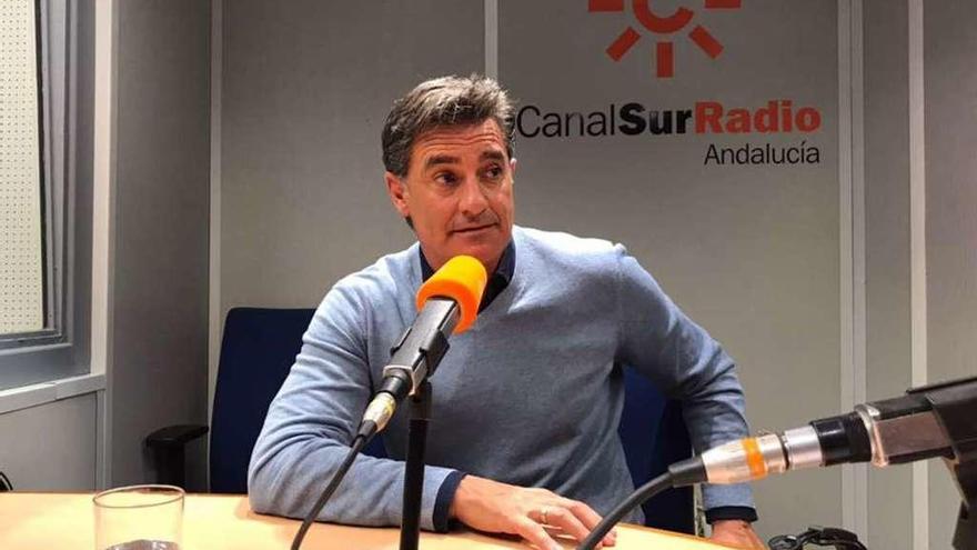 Míchel se dirige a su interlocutor durante su intervención en los micrófonos de Canal Sur Radio Andalucía.