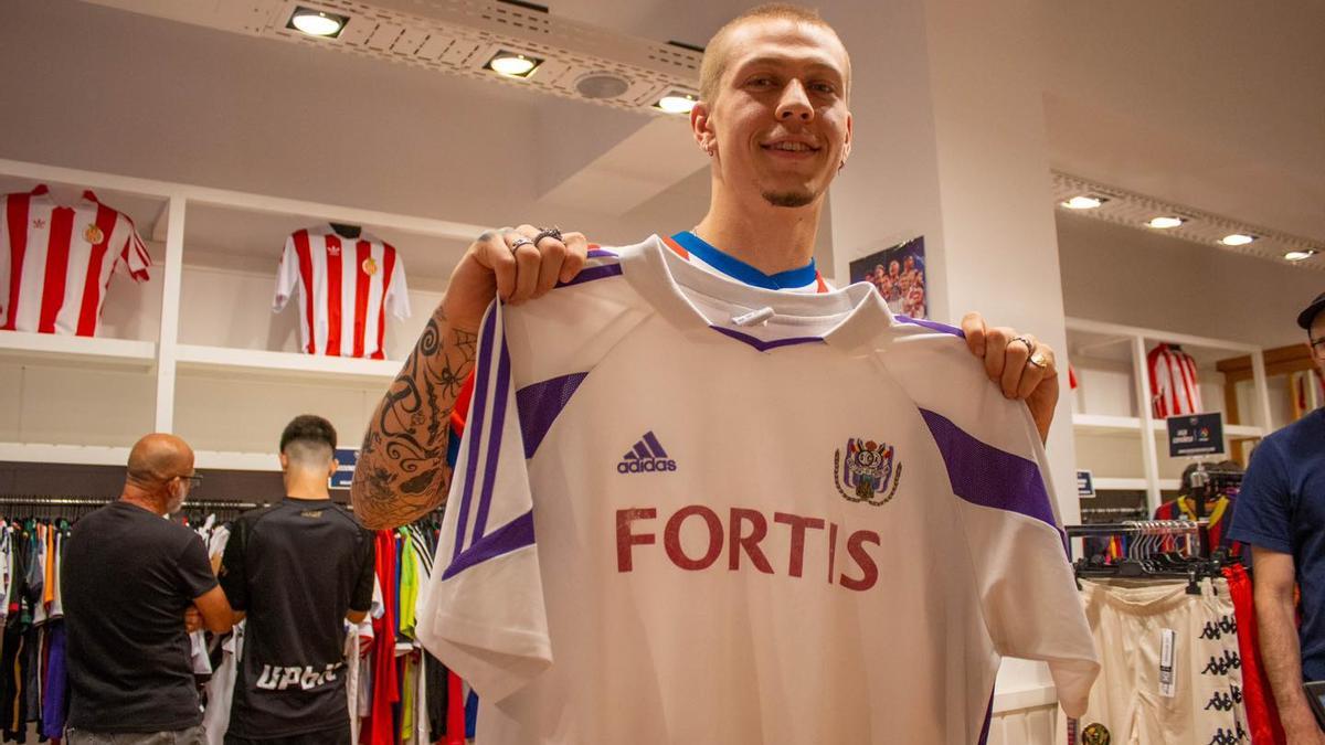 Ropa Futboleros Zaragoza Abre una nueva pop up en Zaragoza para los amantes de las camisetas de futbol retro