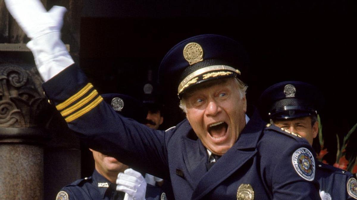 El mític comandant de ’Boja acadèmia de policia’, George Gaynes, ha mort als 98 anys.