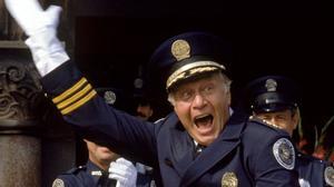 El mític comandant de ’Boja acadèmia de policia’, George Gaynes, ha mort als 98 anys.