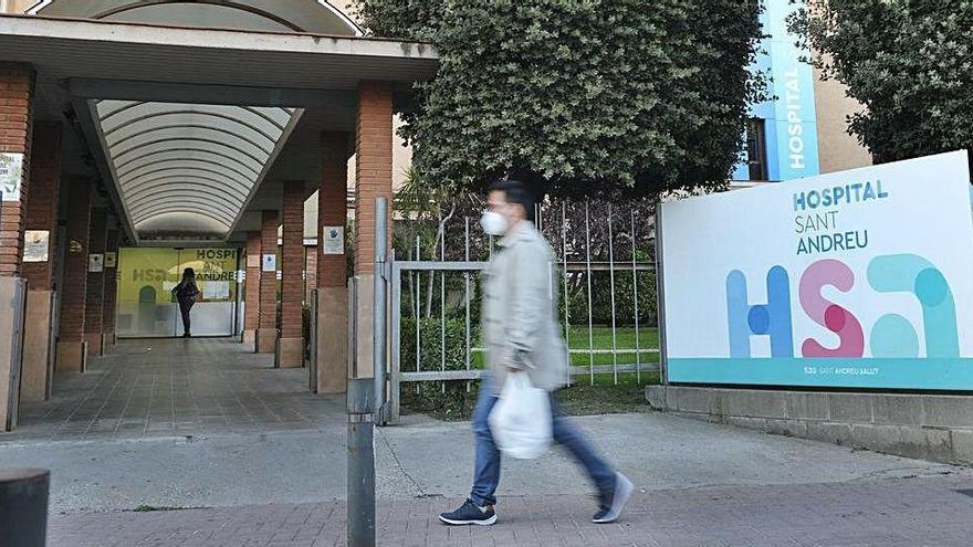 Entrada a l&#039;Hospital de Sant Andreu de Manresa, que ahir tenia 86 persones ingressades per covid