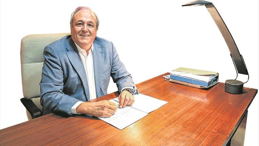 «Espero que la nueva junta acometa la nueva sede del Colegio de Médicos»