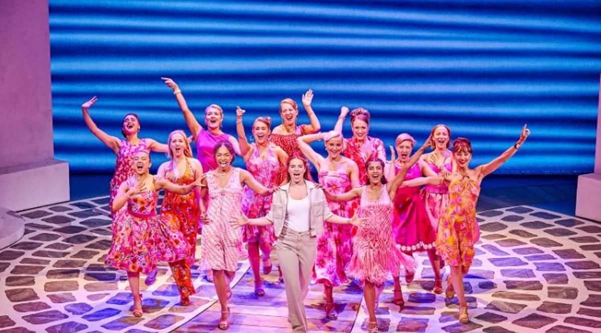Imatge d'una representació de "Mamma mia!" al Novello Theatre de Londres