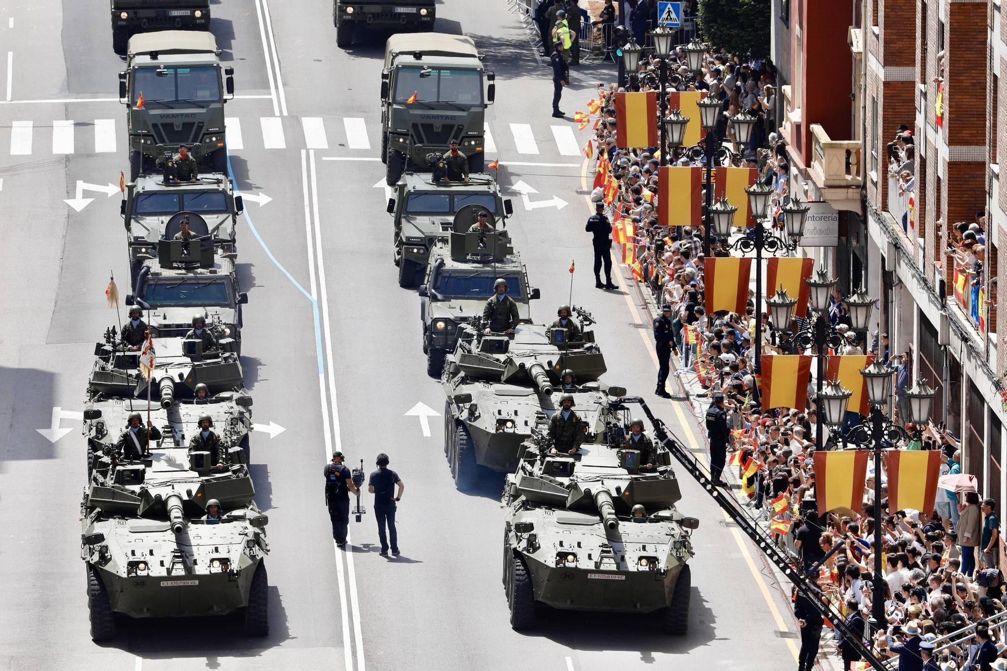 EN IMÁGENES: Así fue el multitudinario desfile en Oviedo por el Día de las Fuerzas Armadas