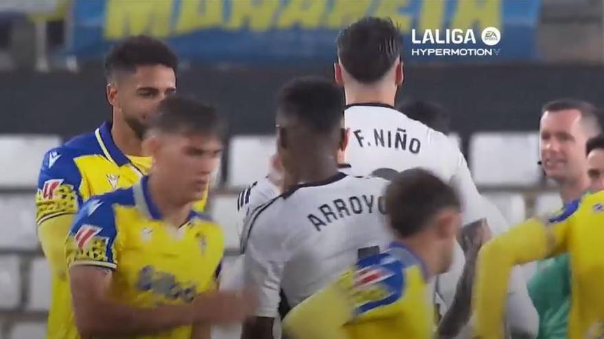 Resumen, goles y highlights del Burgos 2-2 Cádiz de la jornada 36 de LaLiga Hypermotion