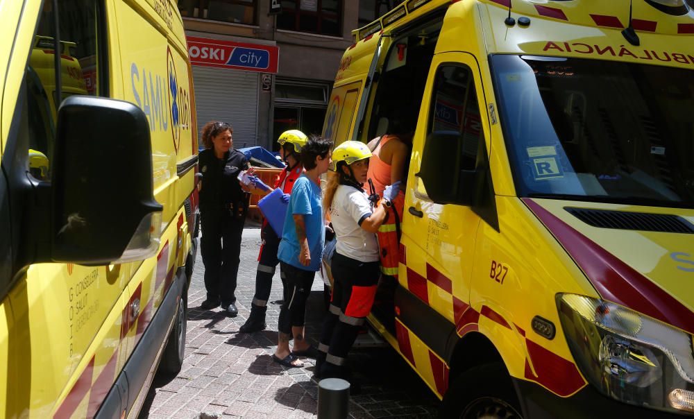 Siete heridos al derrumbarse el techo de un supermercado en la calle Bonaire