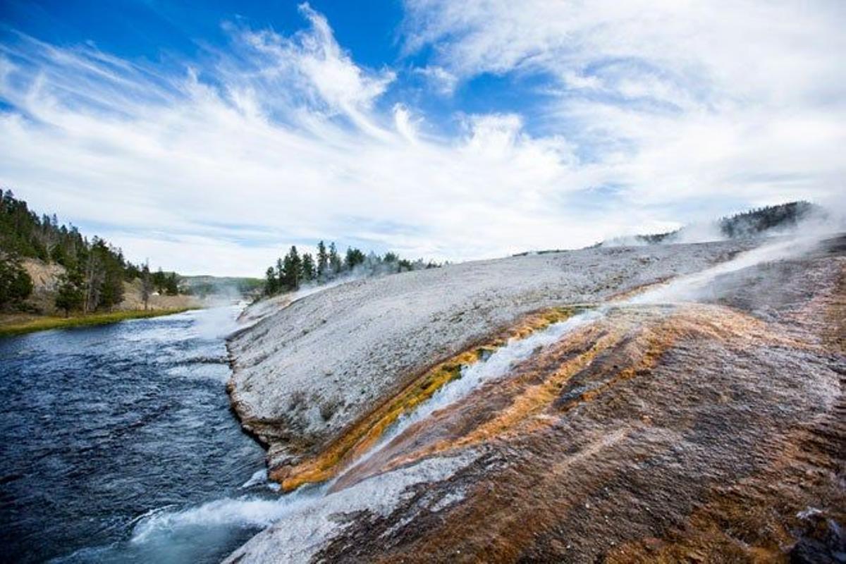 Aguas termales en el Parque Nacional de Yellowstone, Wyoming (EE.UU.)