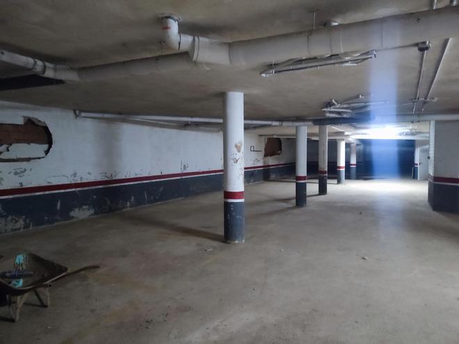 Así se encuentra el garaje de los afectados cinco meses después de la dana