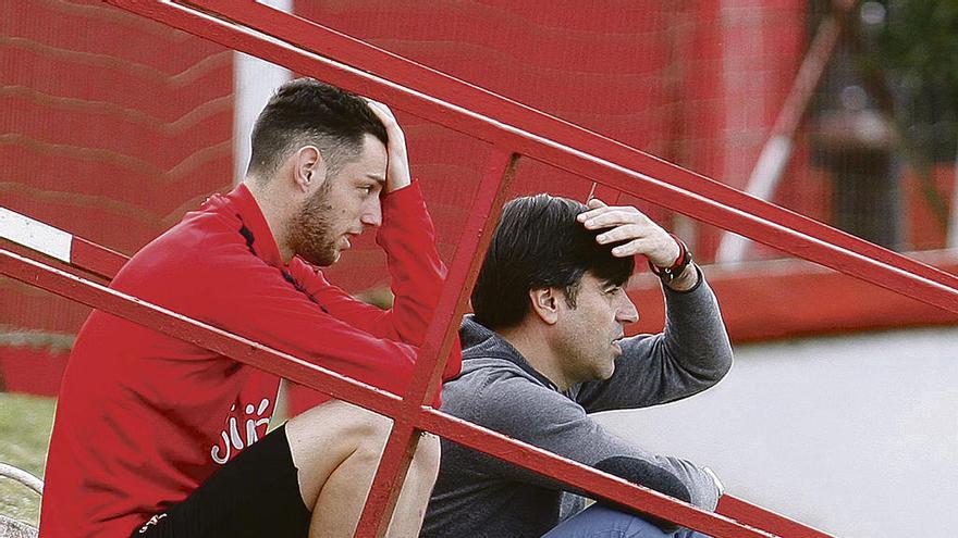 Burgui y Nico Rodríguez siguen un entrenamiento en Mareo.