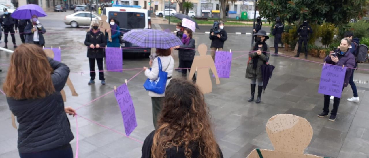 8M.- La Asamblea Feminista de Valencia se &quot;enreda&quot; para &quot;reivindicar a las mujeres esenciales invisibilizadas&quot;