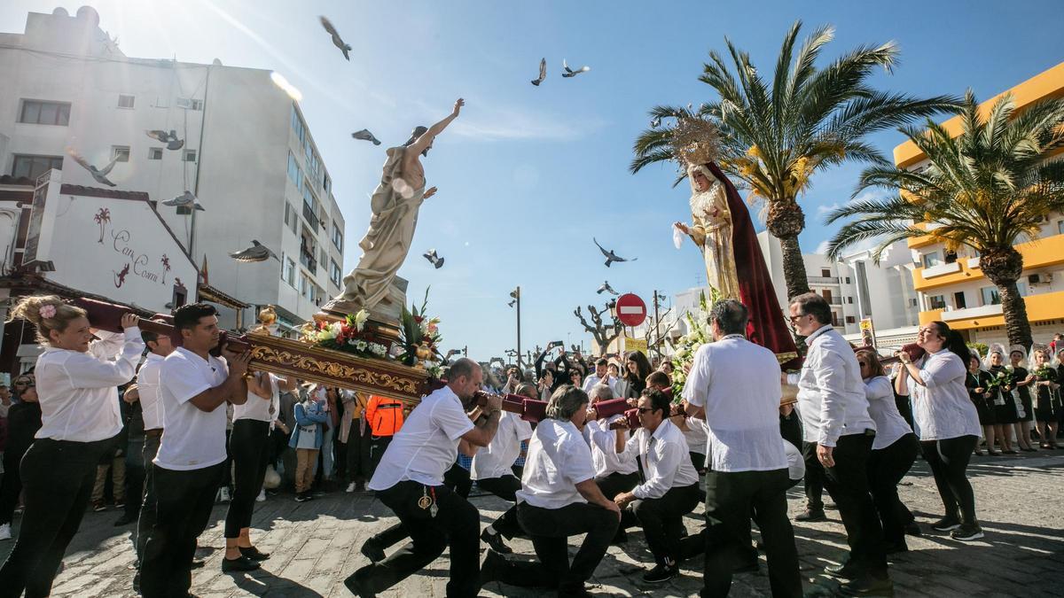 Imágen de la procesión del Santo Encuentro de Santa Eulària.