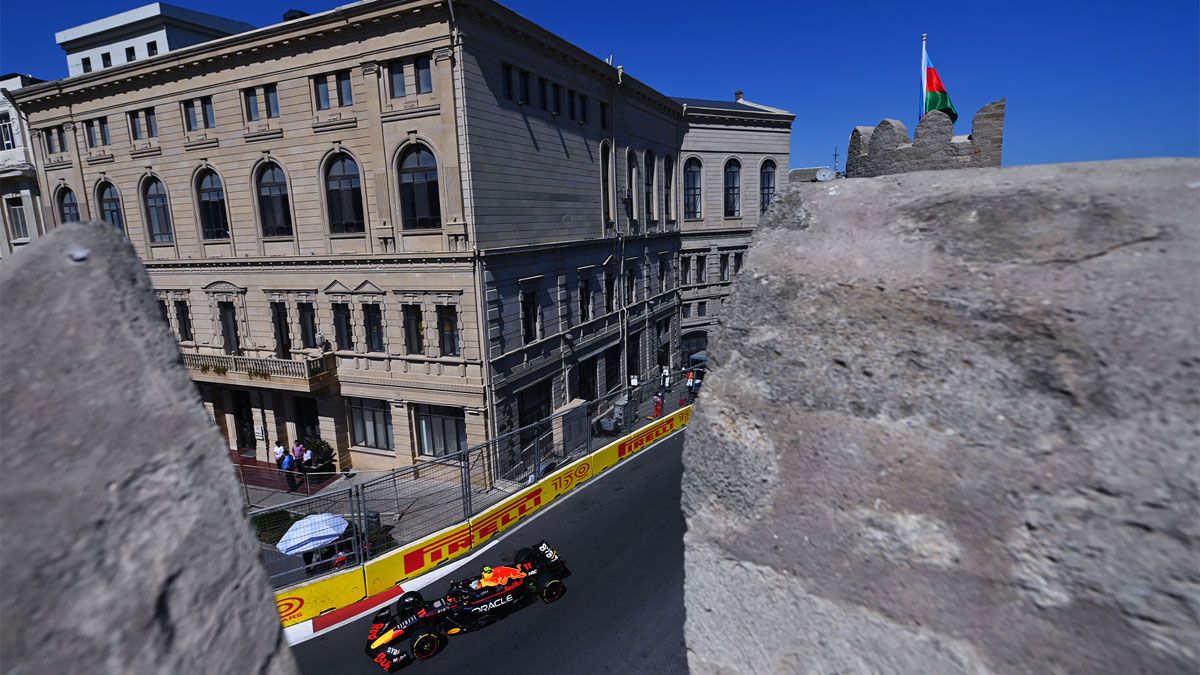 Checo Pérez, en acción en el circuito urbano de Bakú