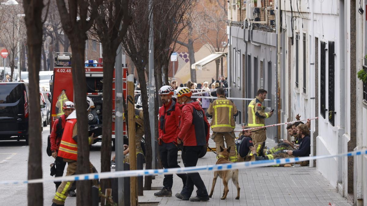 Un edificio de cinco plantas se derrumba en Badalona