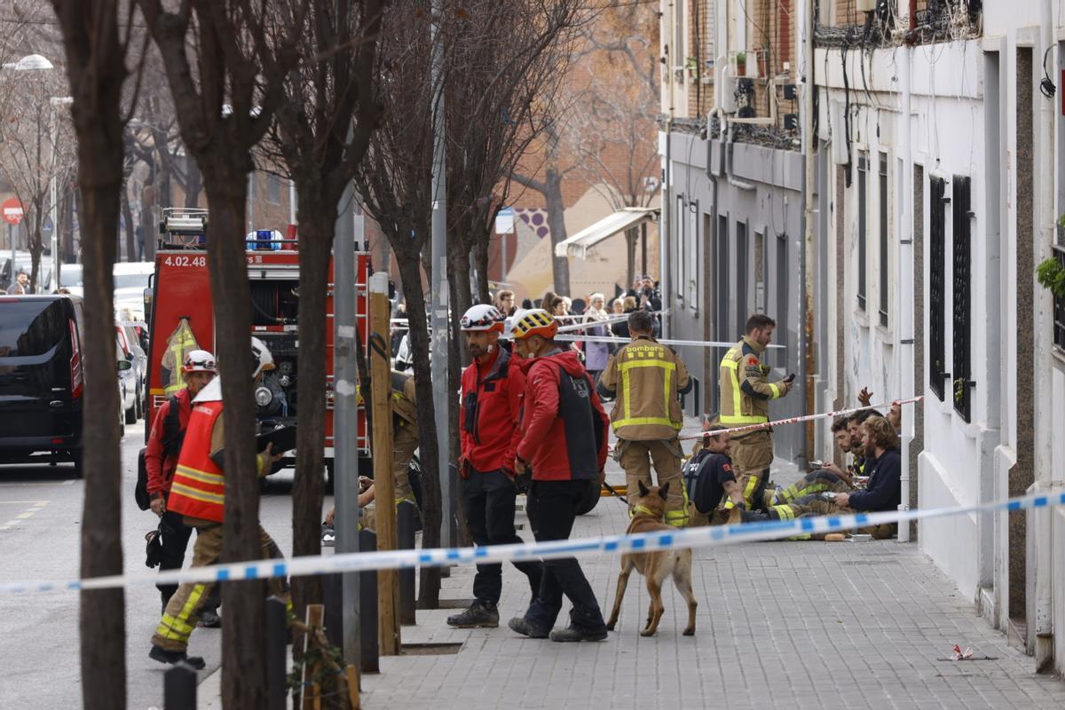 Un edificio de cinco plantas se derrumba en Badalona