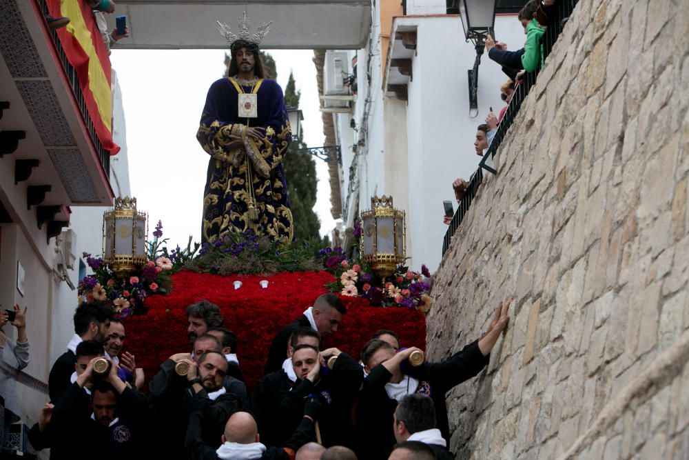 Miles de personas sienten la Semana Santa de cerca en el espectacular descenso por el Casco Antiguo