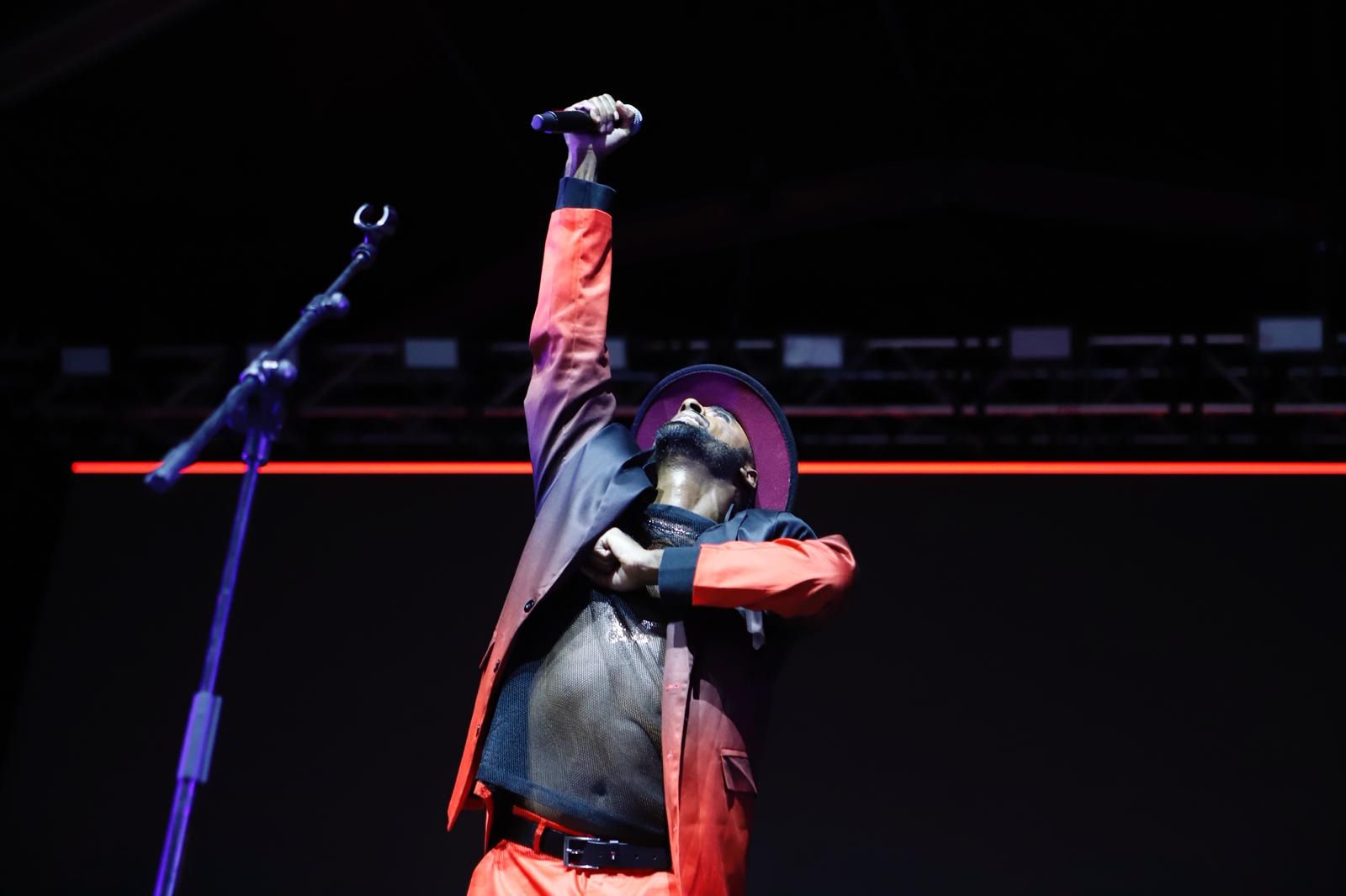 EN IMÁGENES | King África y Boney M. ponen a bailar a Zaragoza en la Estación del Norte