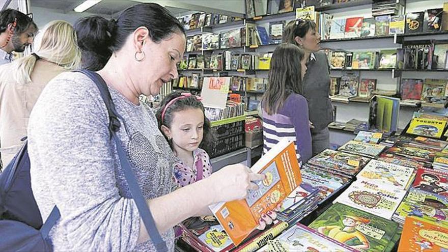 La feria del libro antiguo de Castelló reunirá más de 50.000 joyas literarias