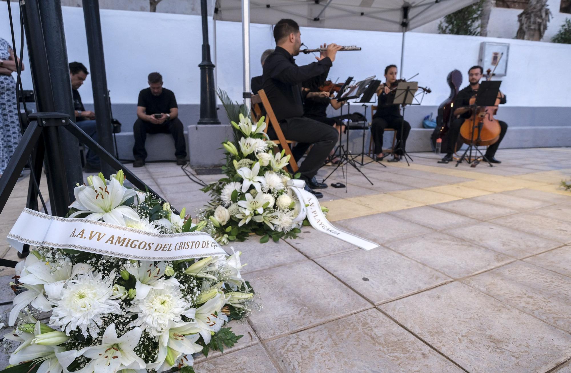 Ofrenda floral en memoria de los fallecidos en el JK5022