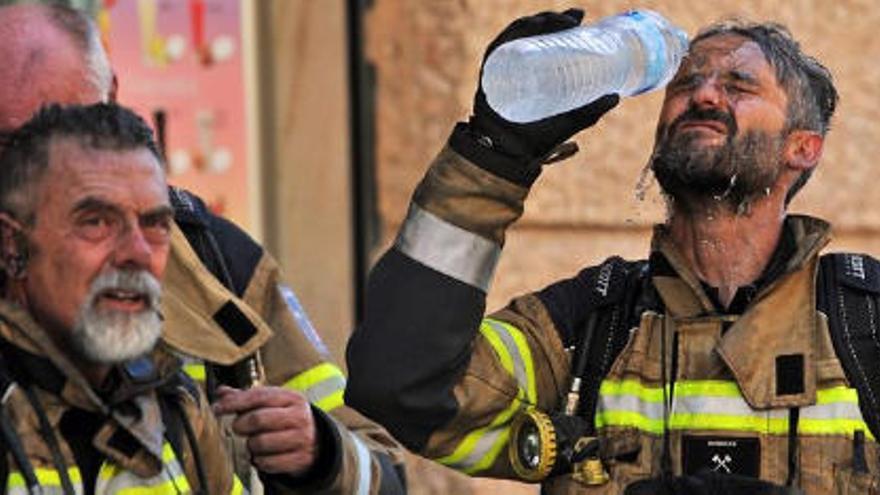 Bomberos de Murcia, luchando contra el fuego con 40º grados en el termómetro