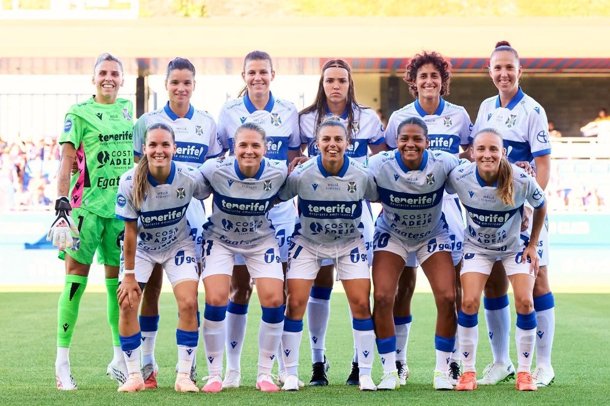Alineación del Costa Adeje en el partido frente al Barcelona.