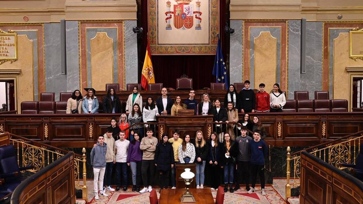 Los estudiantes de Sariñena, en el interior del hemiciclo, durante su escapada a Madrid antes de Navidad.