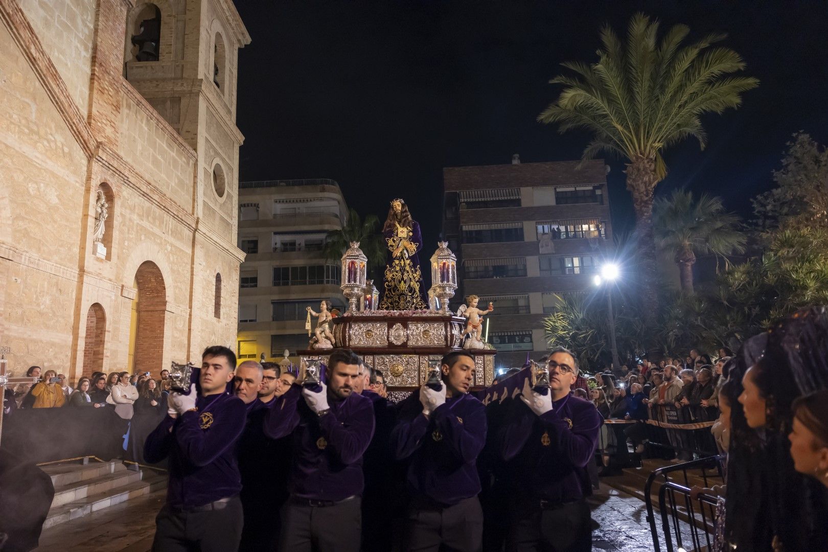 Aquí las imágenes de la Procesión de Lunes Santo en Torrevieja