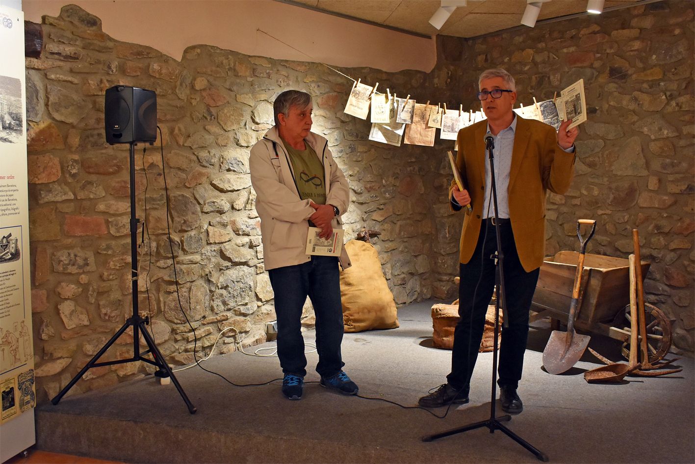 Exposició de calendaris i almanancs a Súria