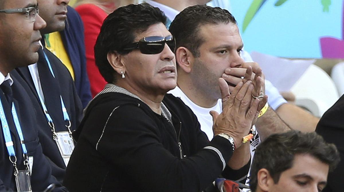 Diego Armando Maradona, a l’estadi Mineirao de Belo Horizonte, durant el partit entre Argentina i Iran, el 21 de juny passat. Diego Armando Maradona, a l’estadi Mineirao de Belo Horizonte, durant el partit entre Argentina i Iran, el 21 de juny passat.
