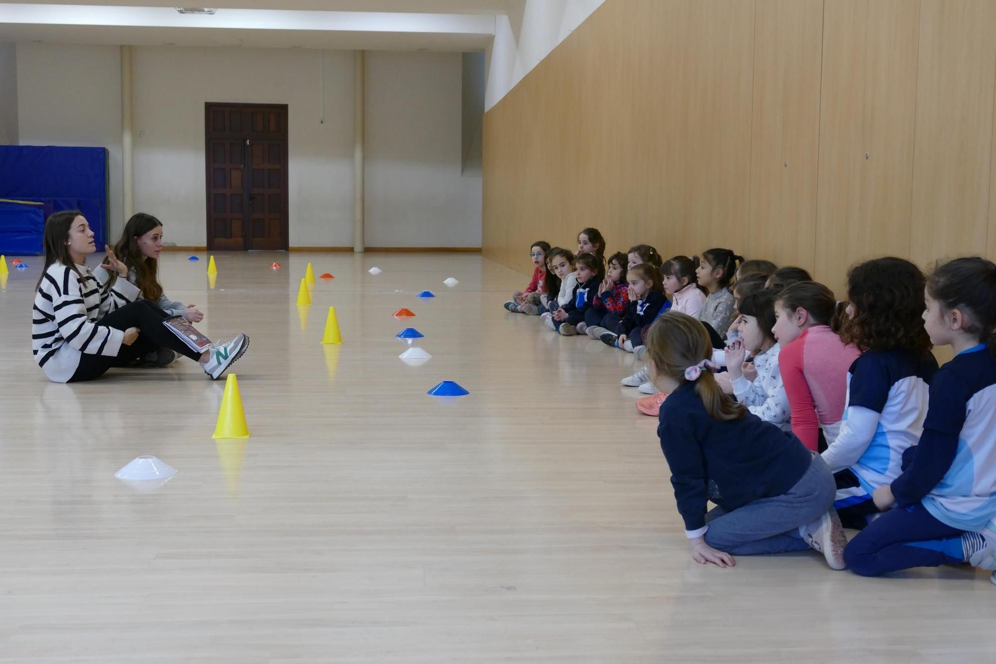 Escolàpies Figueres impulsa el futbol femení amb el projecte Playmakers de la UEFA i Disney