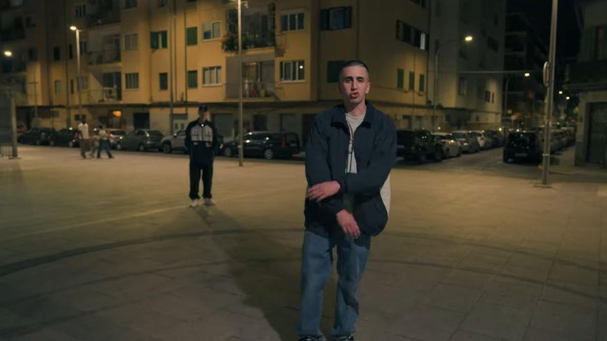 Slim Hanzo, en una imagen del vídeo de La isla del contraste.