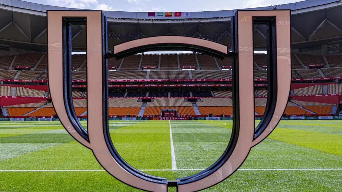 Estadio de la Cartuja en Sevilla, este viernes, en la víspera de la final de la Copa del Rey entre FC Barcelona y Real Madrid.