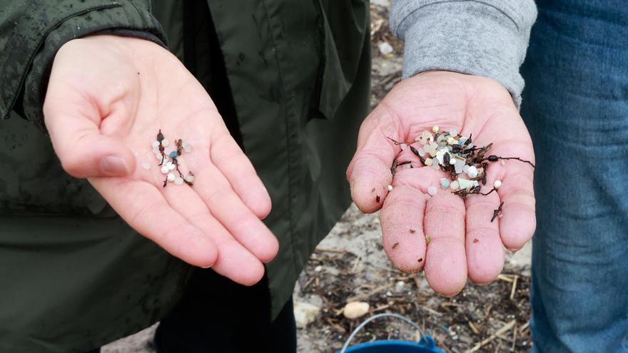 Galicia eleva la alerta para que el Estado intercepte en el mar "cientos de sacos de pellets" antes del sábado