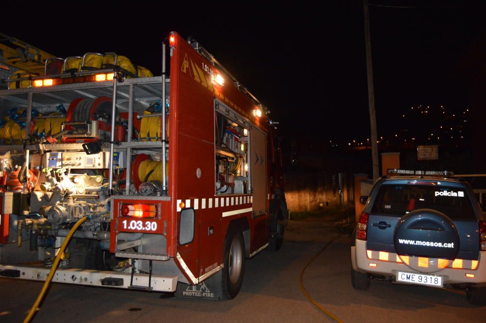 Incendi en una nau tèxtil, a Berga