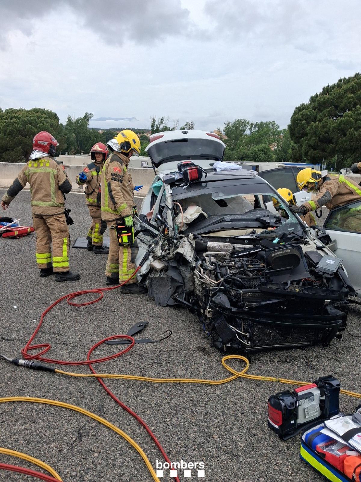 El cotxe accidentat aquest diumenge a l'AP-7