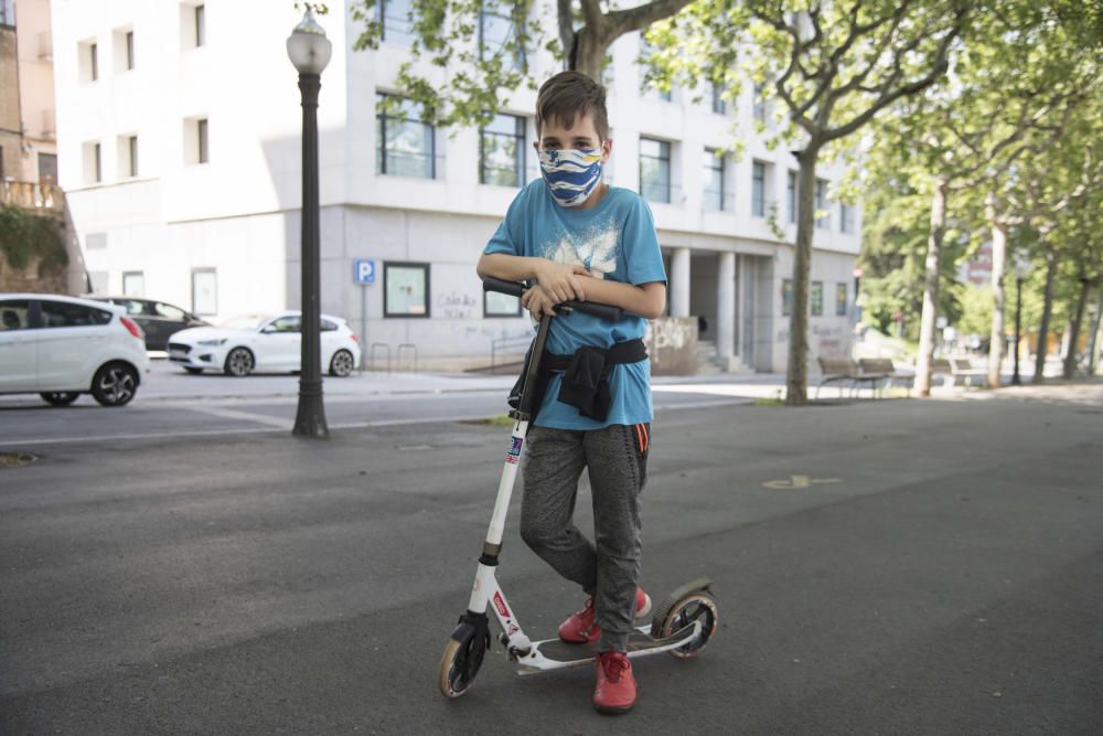 Els menors de 14 anys poden sortir a passejar una hora al dia acompanyats d''un adult