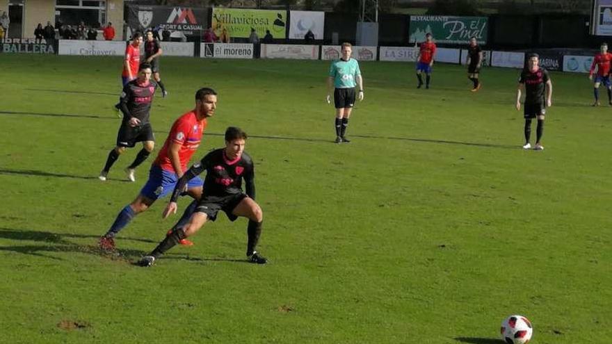 René Montoto, en primer término, ante Rueda, del Condal.