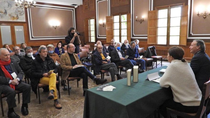 Carlos Mella recibe o premio Trasalba pola súa “entrega á causa da cultura galega”