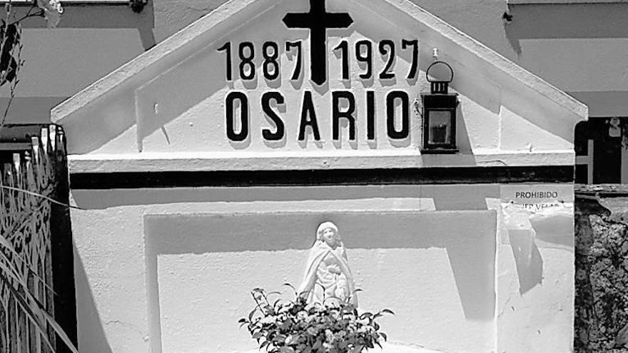 Osario no cemiterio de Cangas.