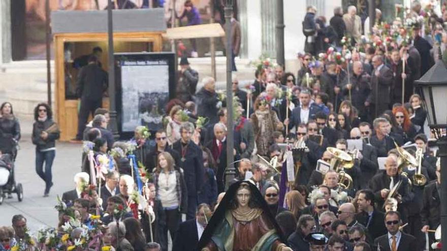 La Virgen del Encuentro, el Domingo de Resurrección.