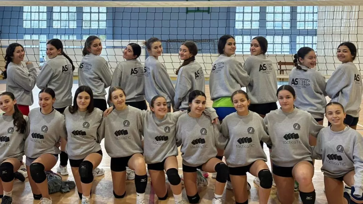 Más de 110 deportistas de categorías alevín, infantil, cadete y juvenil participan en las jornadas de tecnificación de la Federación Asturiana de Voleibol