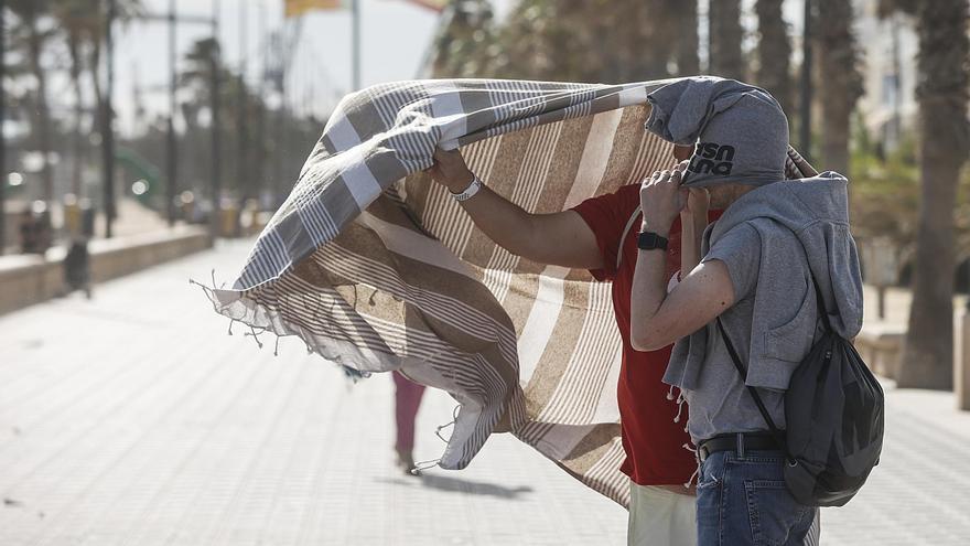 Alerta en Castellón: Las fuertes rachas de viento alcanzan los 100 km/h