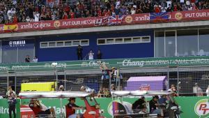 Buriram (Thailand), 01/03/2026.- Spanish MotoGP rider Marc Marquez (2-L) of Ducati Lenovo Team, Italian MotoGP rider Francesco Bagnaia (L), Italian MotoGP rider Marco Bezzecchi (R), Spanish MotoGP rider Jorge Martin (2-R) of Aprilia Racing ride Tuk Tuk during the Rider Fan Parade in the MotoGP race of the Motorcycling Grand Prix of Thailand at Chang International Circuit, Buriram province, Thailand, 01 March 2026. (Motociclismo, Tailandia) EFE/EPA/RUNGROJ YONGRIT