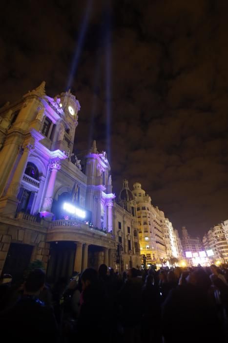 Miles de personas recibieron el año frente al consistorio