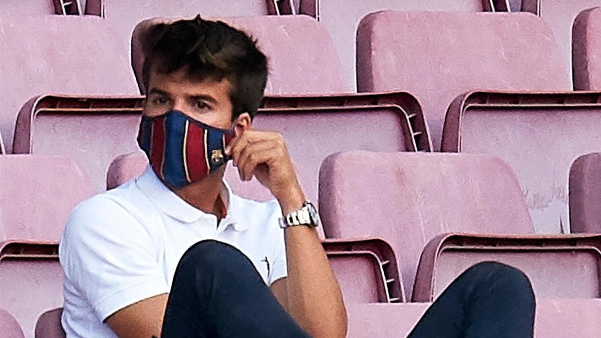 Riqui Puig, en la grada del Camp Nou durante el trofeo Joan Gamper.